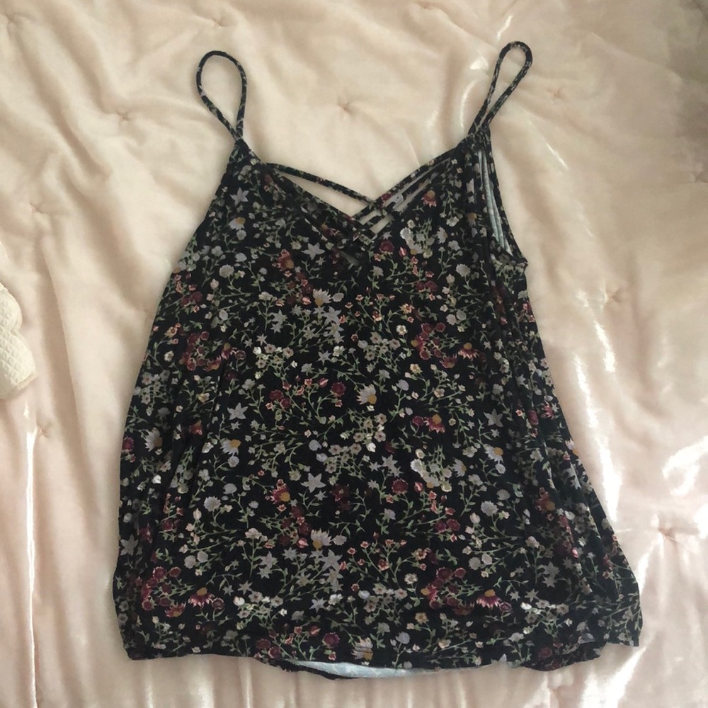 Floral tank top with crossed straps on both sides!